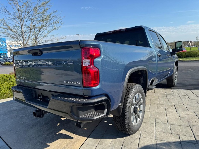 Chevrolet Silverado 2500HD Vehicle Image 03