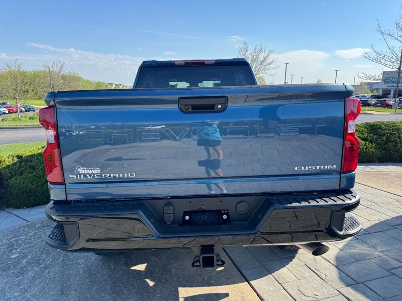 Chevrolet Silverado 2500HD Vehicle Image 04