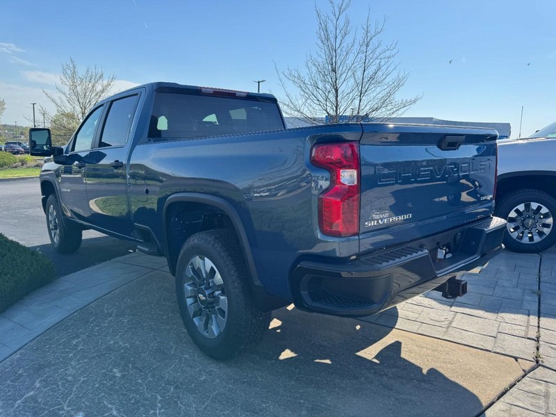Chevrolet Silverado 2500HD Vehicle Image 05