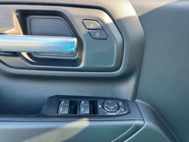 Chevrolet Silverado 2500HD Vehicle Image 11