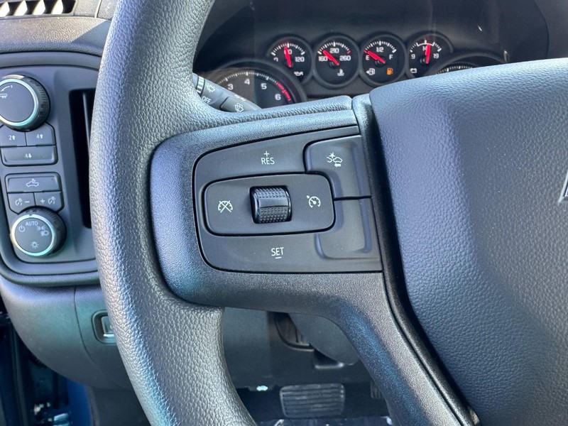 Chevrolet Silverado 2500HD Vehicle Image 12