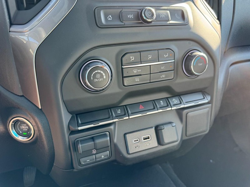 Chevrolet Silverado 2500HD Vehicle Image 13