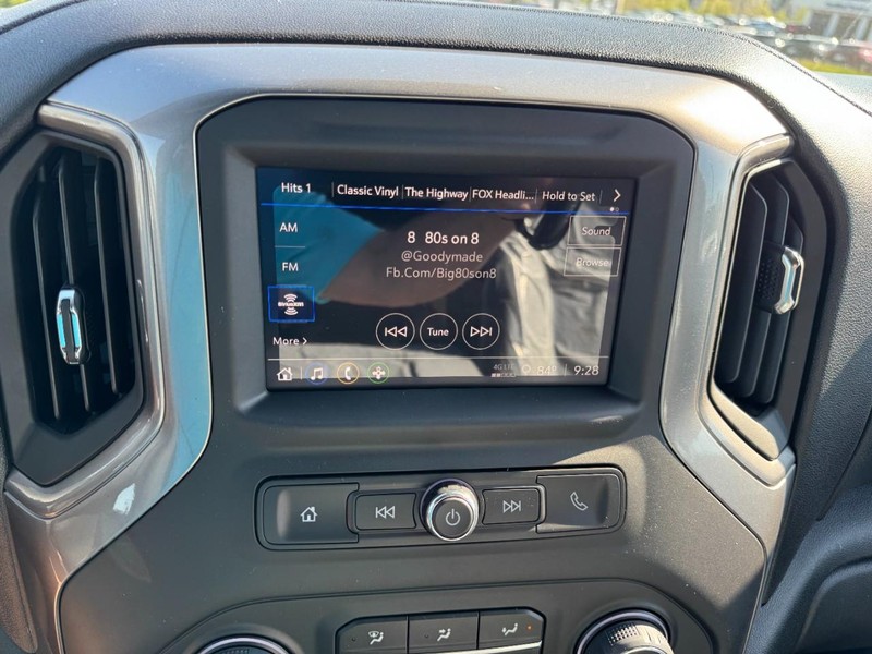 Chevrolet Silverado 2500HD Vehicle Image 14