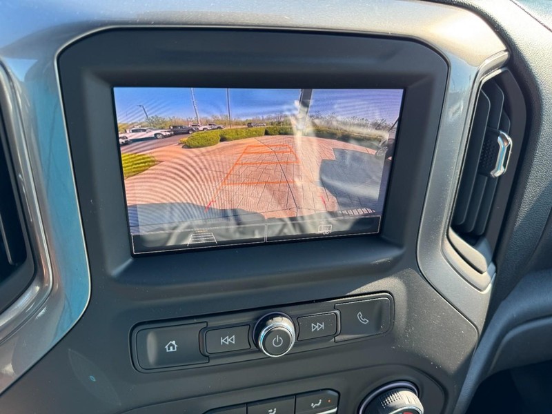 Chevrolet Silverado 2500HD Vehicle Image 15
