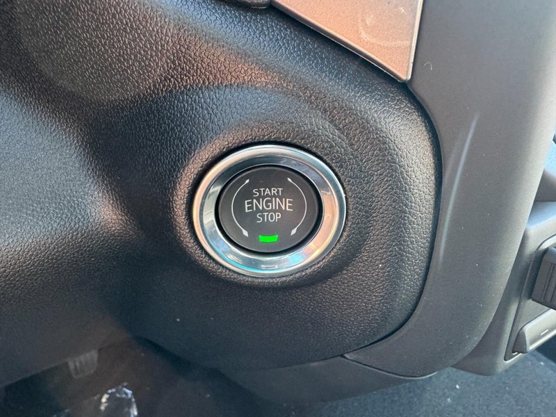 Chevrolet Silverado 2500HD Vehicle Image 16