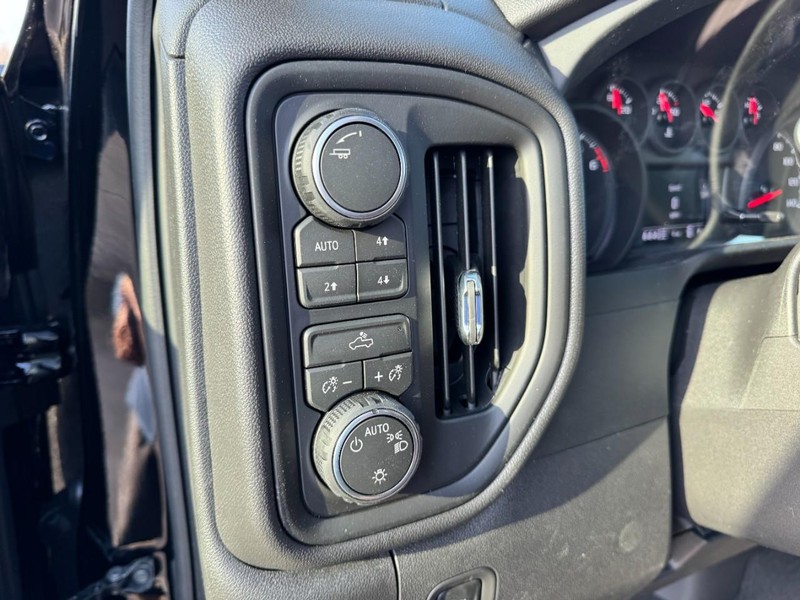 Chevrolet Silverado 1500 Vehicle Image 11