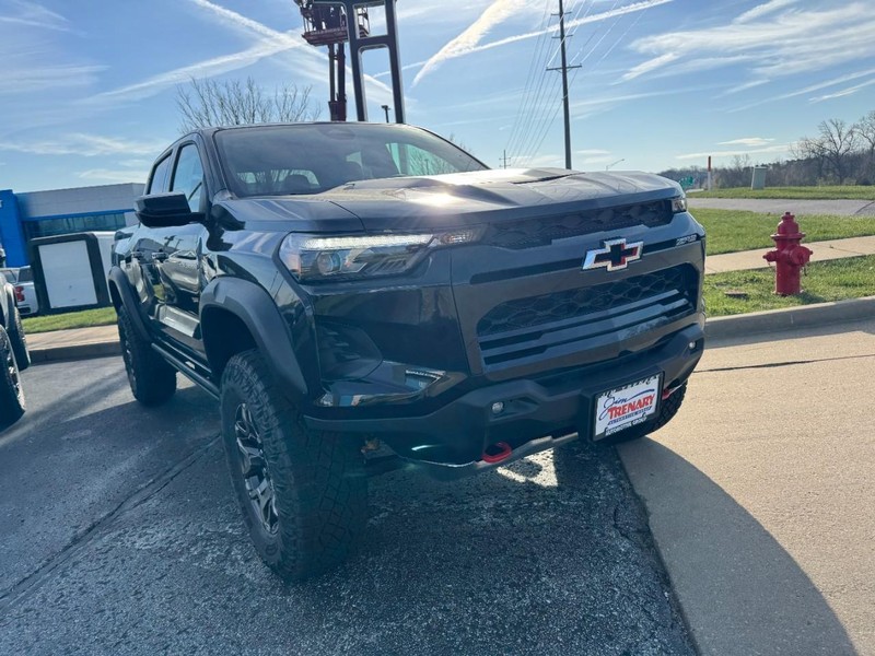 Chevrolet Colorado Vehicle Image 02