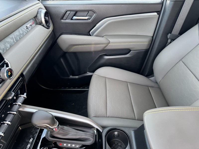 Chevrolet Colorado Vehicle Image 09