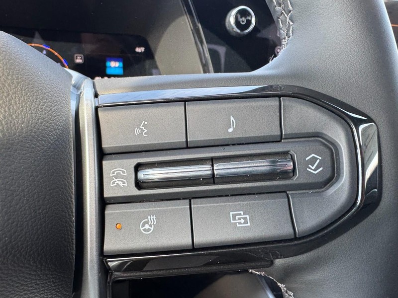 Chevrolet Colorado Vehicle Image 14