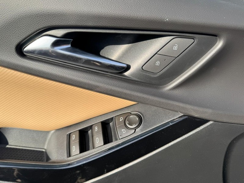 Chevrolet Equinox Vehicle Image 09