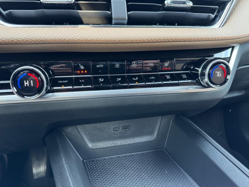 Chevrolet Equinox Vehicle Image 12