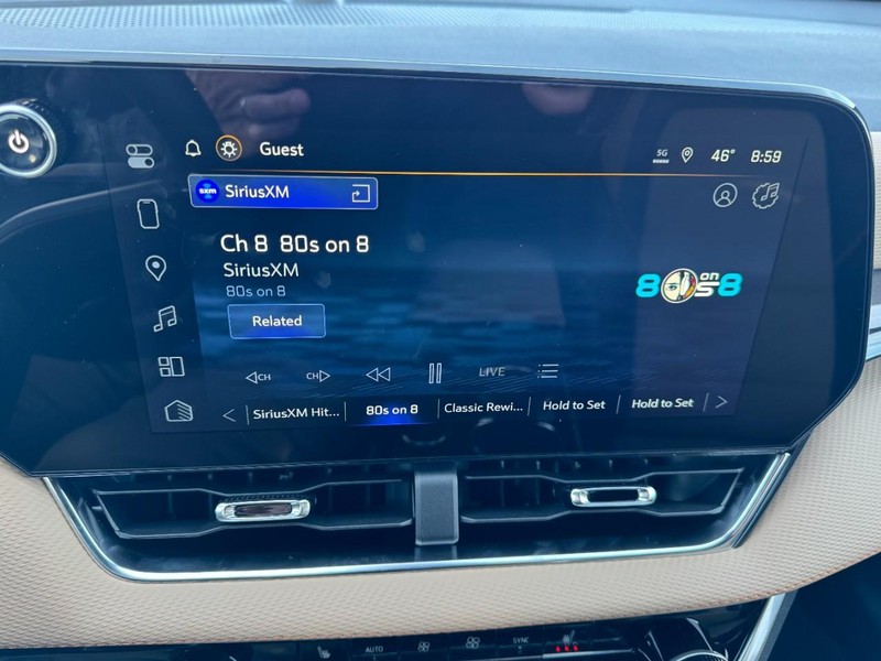 Chevrolet Equinox Vehicle Image 13