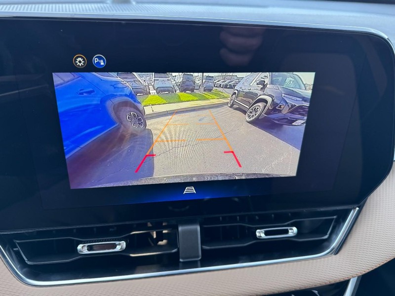 Chevrolet Equinox Vehicle Image 15