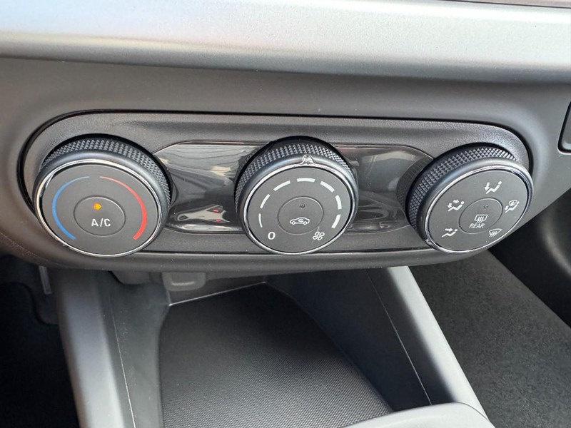 Chevrolet Trax Vehicle Image 13