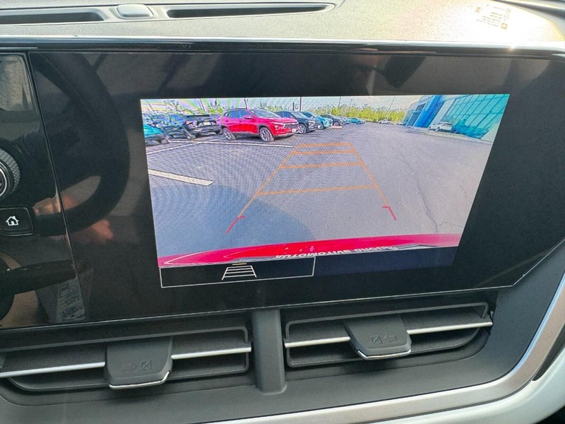 Chevrolet Trax Vehicle Image 15