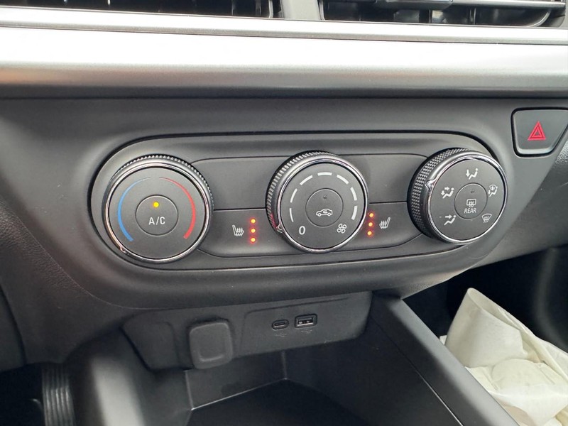 Chevrolet Trax Vehicle Image 11