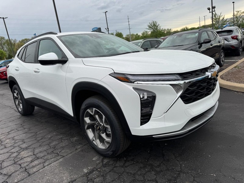Chevrolet Trax Vehicle Image 02