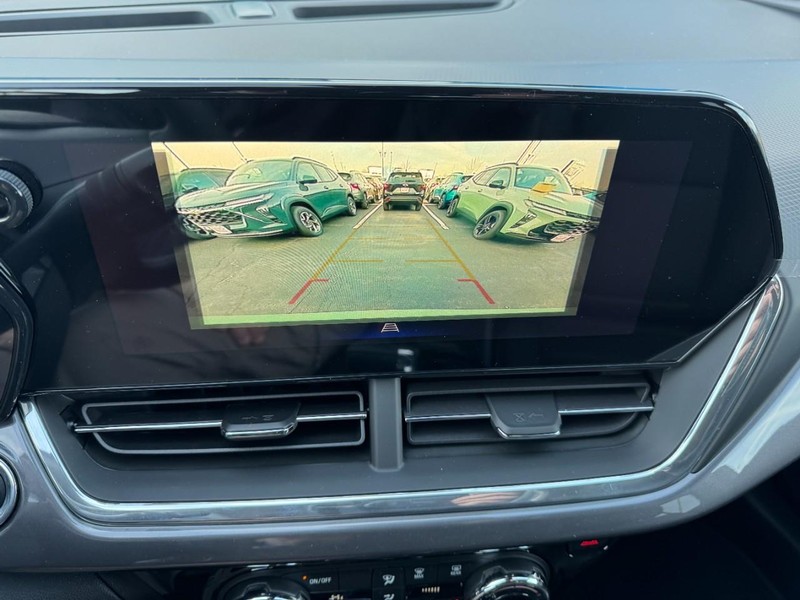 Chevrolet Trax Vehicle Image 14