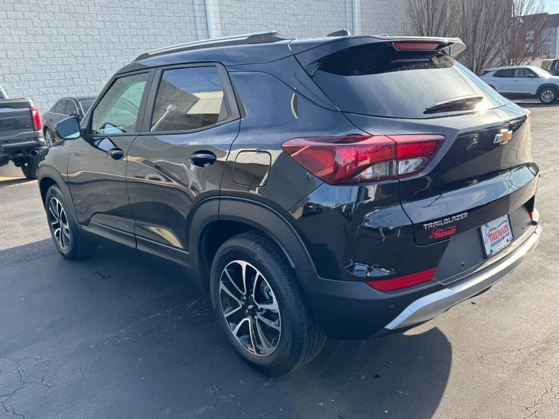 Chevrolet TrailBlazer Vehicle Image 05