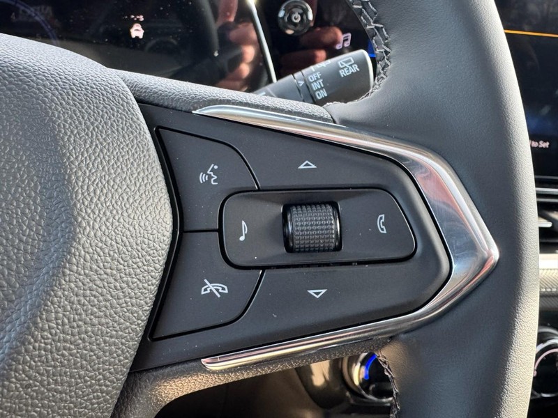 Chevrolet TrailBlazer Vehicle Image 12