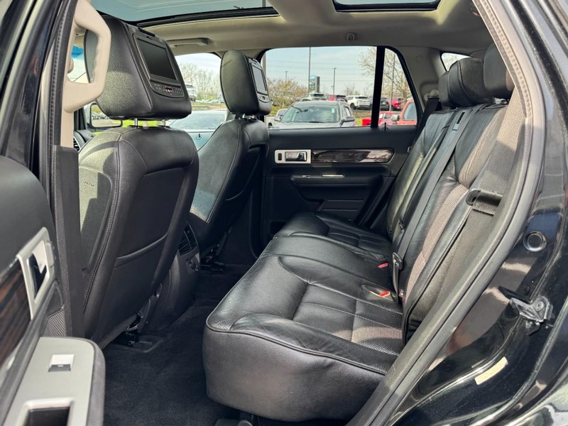 Lincoln MKX Vehicle Image 10