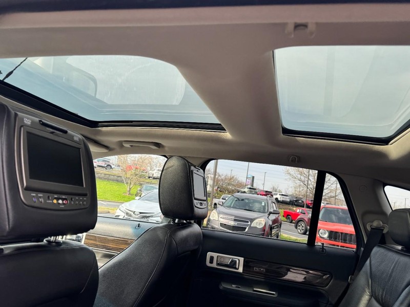 Lincoln MKX Vehicle Image 11