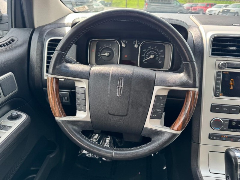 Lincoln MKX Vehicle Image 14