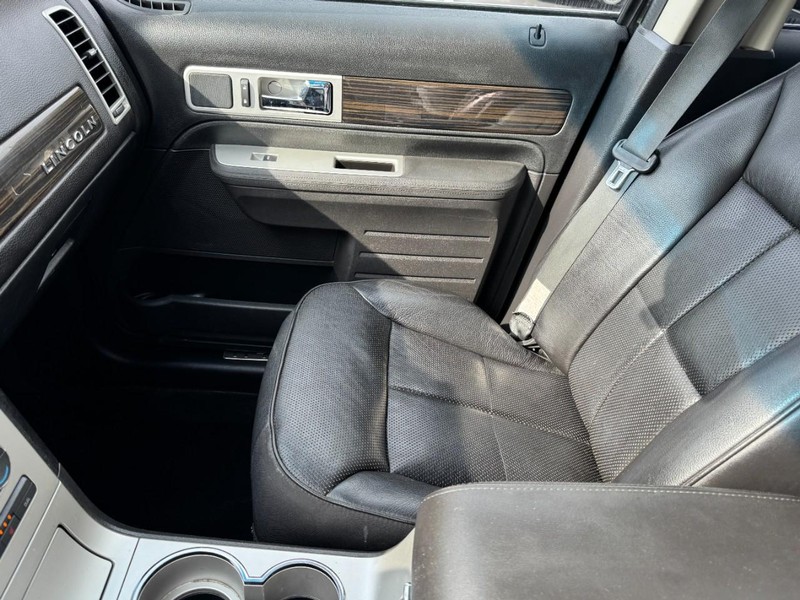 Lincoln MKX Vehicle Image 15