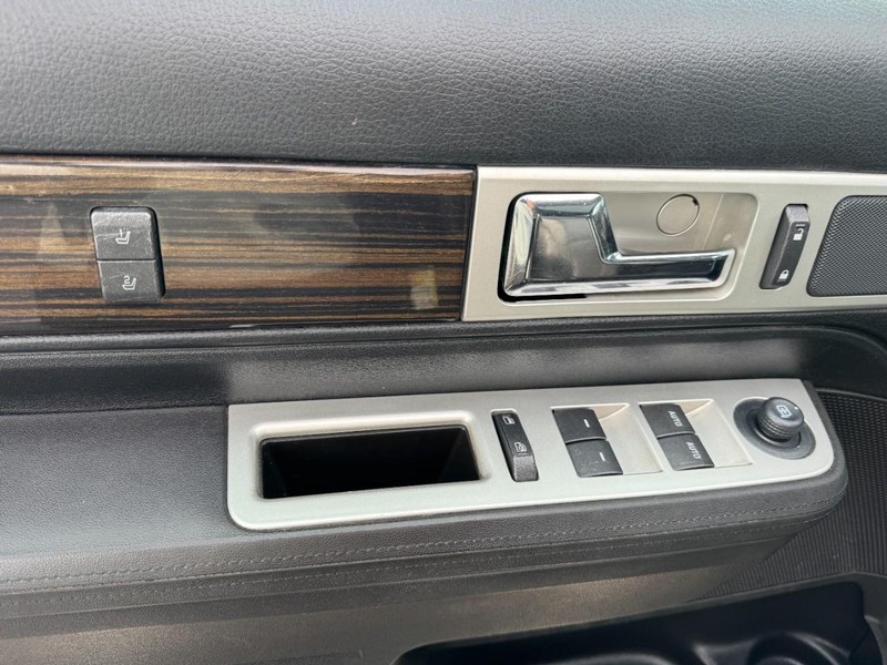 Lincoln MKX Vehicle Image 17