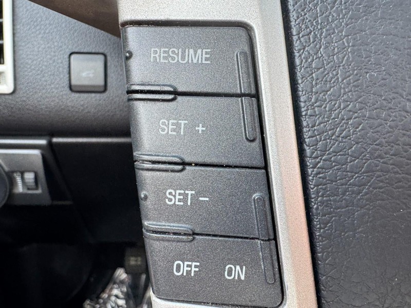 Lincoln MKX Vehicle Image 18