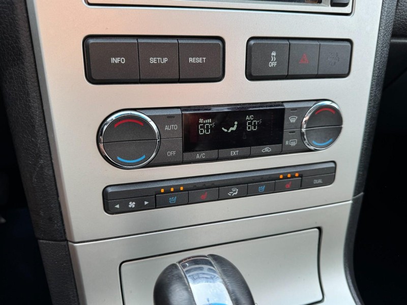 Lincoln MKX Vehicle Image 20