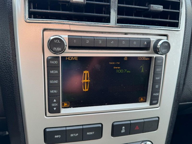 Lincoln MKX Vehicle Image 21