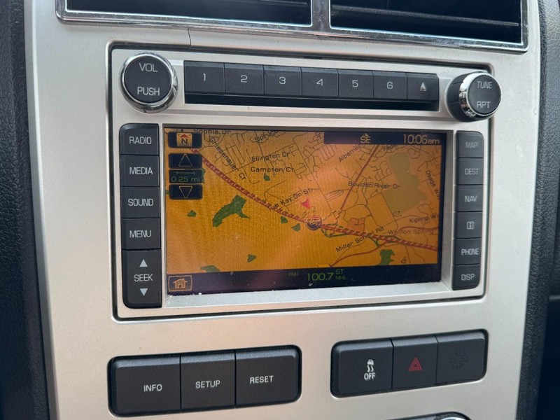 Lincoln MKX Vehicle Image 22