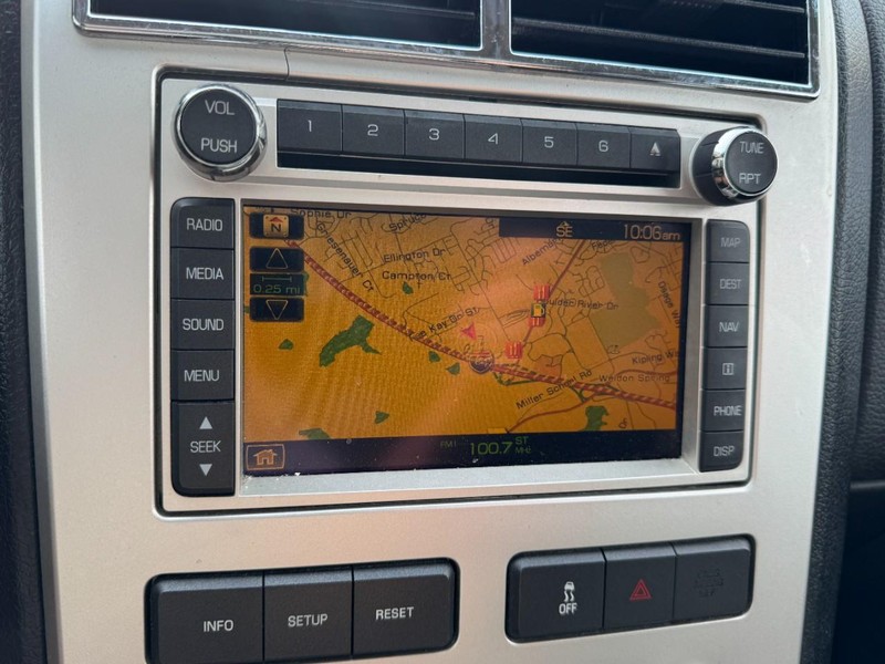 Lincoln MKX Vehicle Image 23