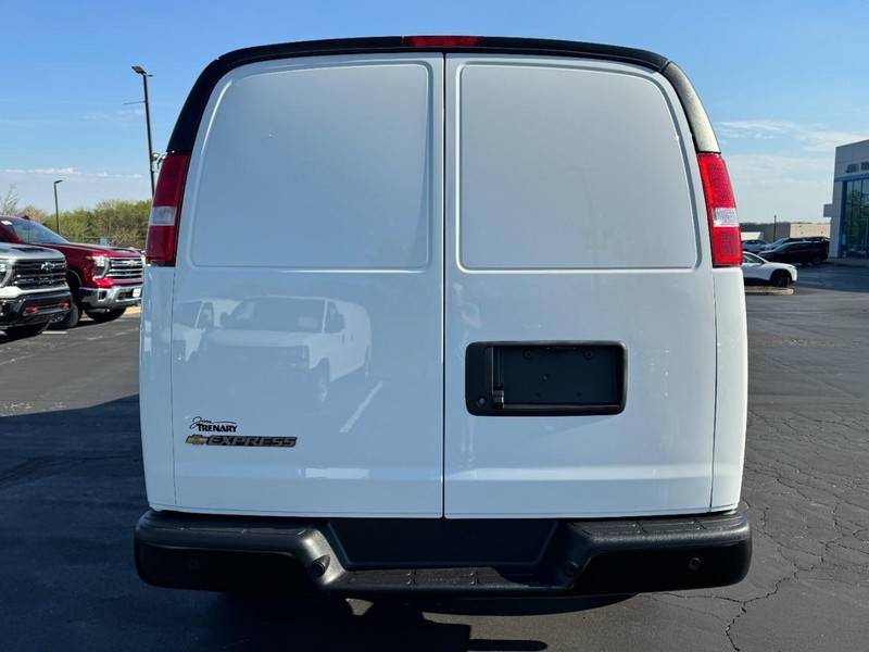 Chevrolet Express Cargo Van Vehicle Image 04