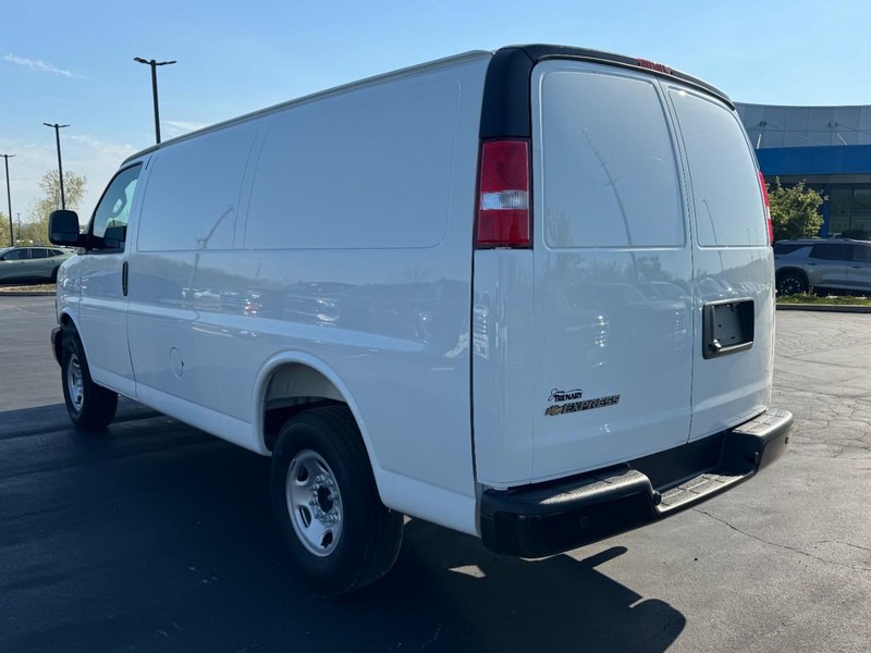 Chevrolet Express Cargo Van Vehicle Image 05