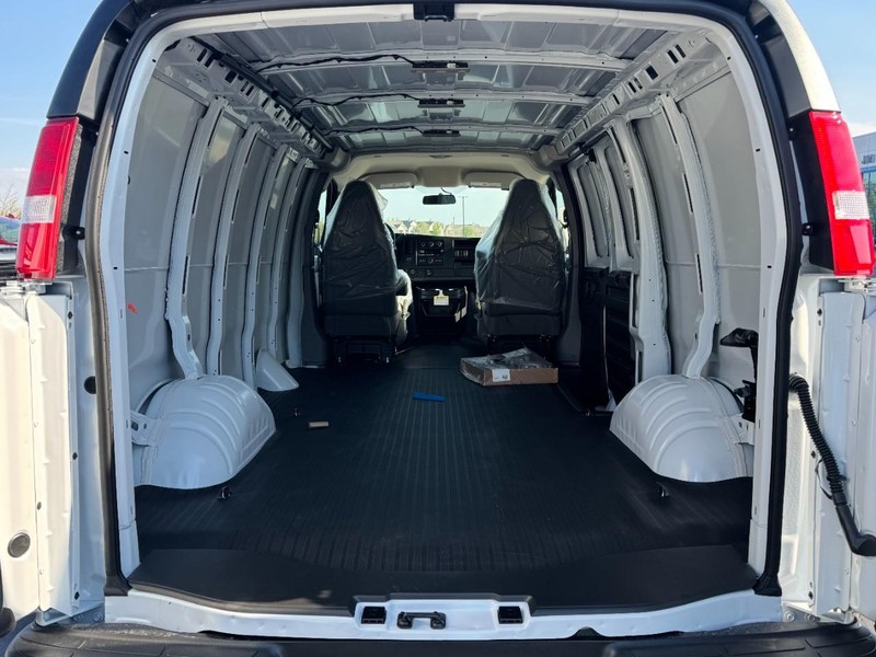 Chevrolet Express Cargo Van Vehicle Image 06