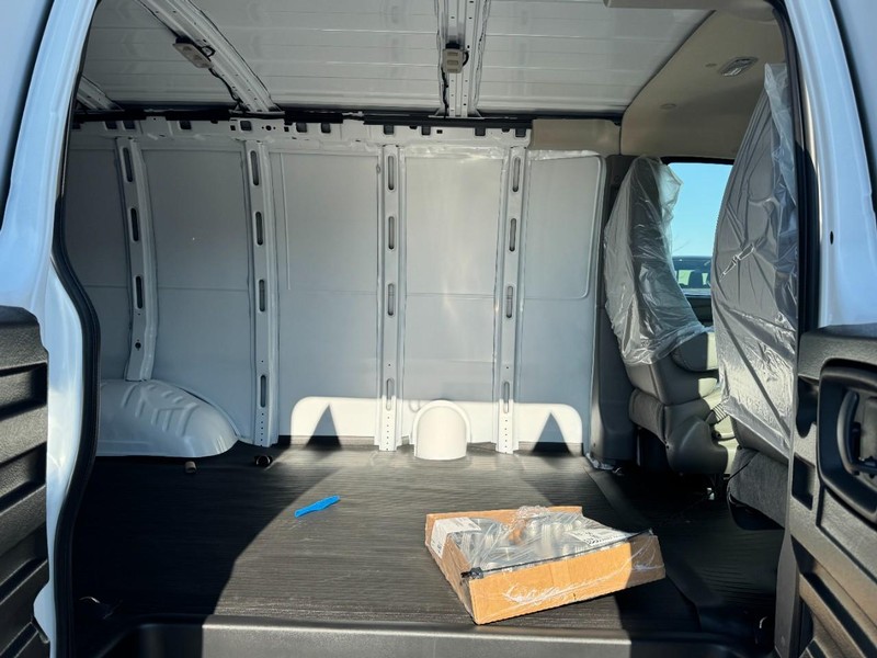 Chevrolet Express Cargo Van Vehicle Image 07