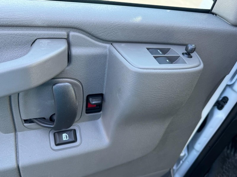 Chevrolet Express Cargo Van Vehicle Image 10