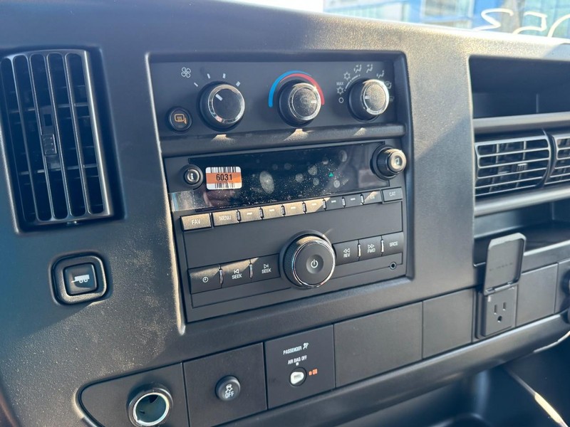 Chevrolet Express Cargo Van Vehicle Image 12