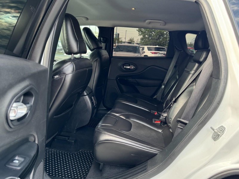 Jeep Cherokee Vehicle Image 10