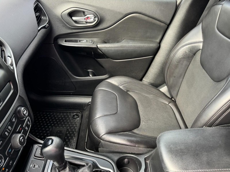 Jeep Cherokee Vehicle Image 13