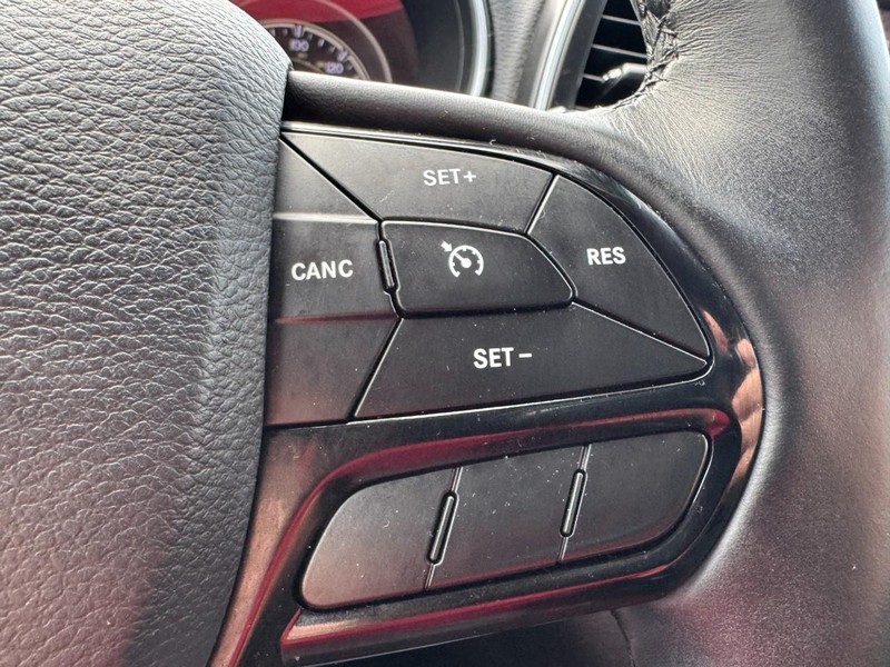 Jeep Cherokee Vehicle Image 17