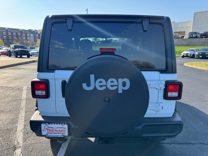 Jeep Wrangler Vehicle Image 04