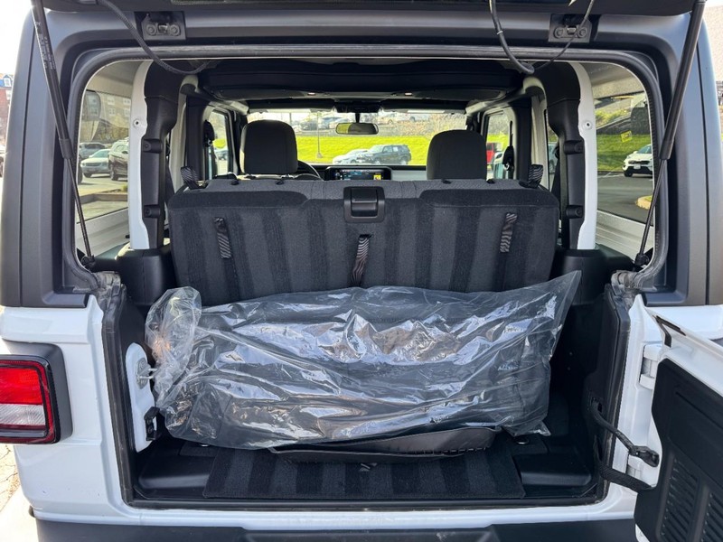 Jeep Wrangler Vehicle Image 06