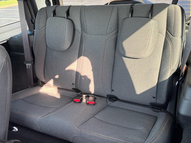 Jeep Wrangler Vehicle Image 10