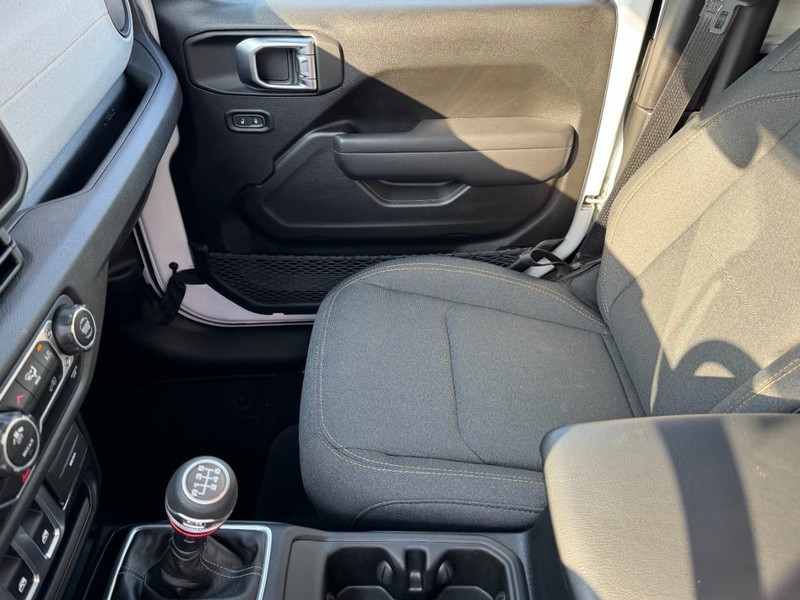 Jeep Wrangler Vehicle Image 11