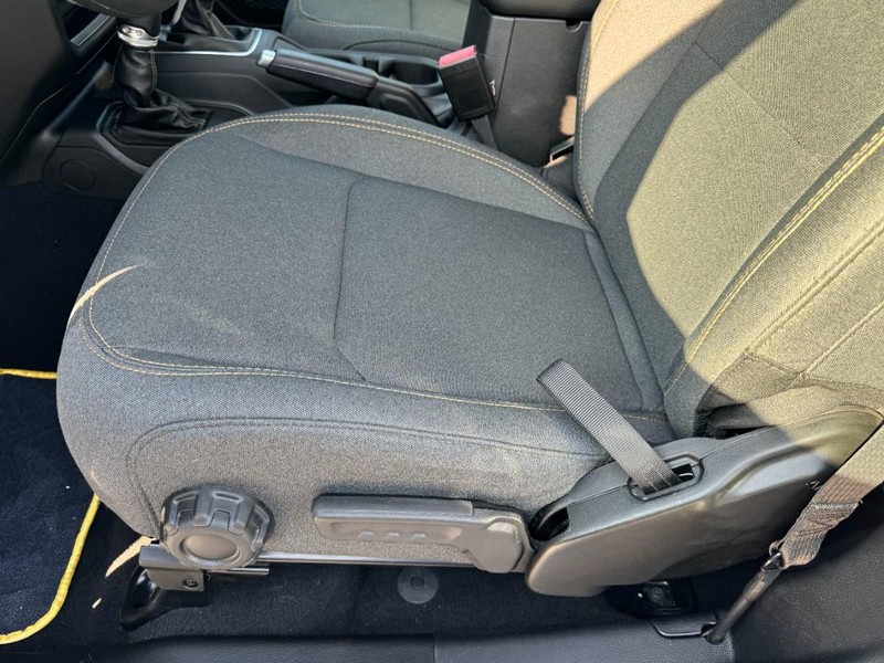 Jeep Wrangler Vehicle Image 12