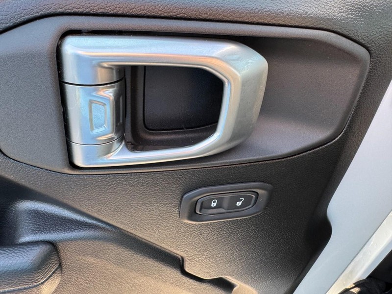 Jeep Wrangler Vehicle Image 13