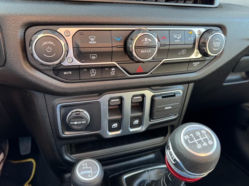 Jeep Wrangler Vehicle Image 16